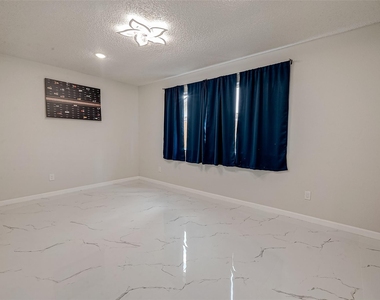 12055 Fairpoint Drive - Photo Thumbnail 7