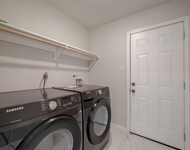 12055 Fairpoint Drive - Photo Thumbnail 30