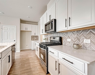 10311 Harmon Smith Drive - Photo Thumbnail 8