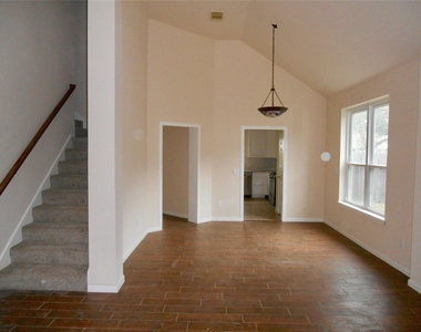 6203 Faulkner Ridge Drive - Photo Thumbnail 3