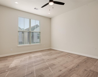 5923 Jasper Jones Way - Photo Thumbnail 10