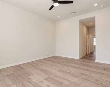 5923 Jasper Jones Way - Photo Thumbnail 24