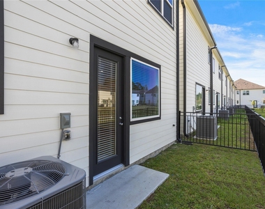 5923 Jasper Jones Way - Photo Thumbnail 19