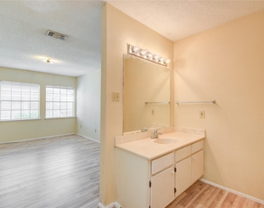 6103 Ludington Drive - Photo Thumbnail 12
