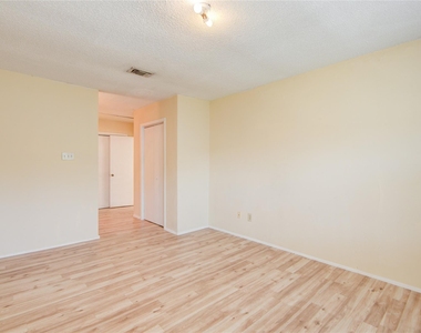 6103 Ludington Drive - Photo Thumbnail 13