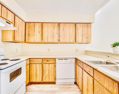 6103 Ludington Drive - Photo Thumbnail 10