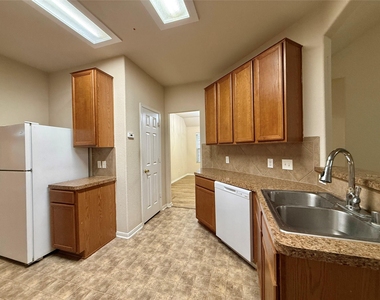 14802 Fir Knoll Way - Photo Thumbnail 7
