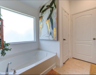 18919 Squirrel Oaks Drive - Photo Thumbnail 14