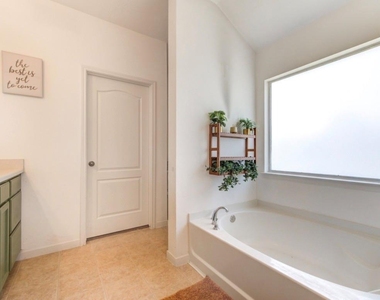 18919 Squirrel Oaks Drive - Photo Thumbnail 15