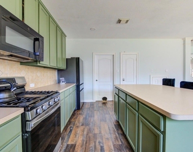 18919 Squirrel Oaks Drive - Photo Thumbnail 7
