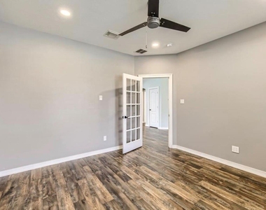 18919 Squirrel Oaks Drive - Photo Thumbnail 3