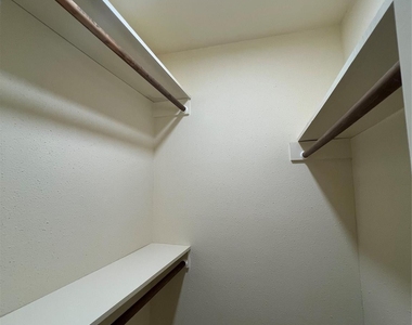 5023 Ridgestone Street - Photo Thumbnail 16