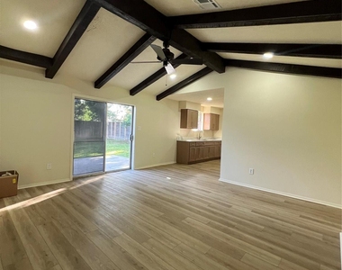 5023 Ridgestone Street - Photo Thumbnail 7