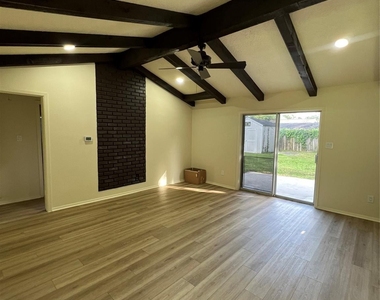 5023 Ridgestone Street - Photo Thumbnail 4