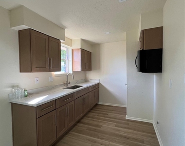 5023 Ridgestone Street - Photo Thumbnail 5