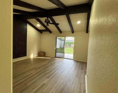 5023 Ridgestone Street - Photo Thumbnail 3
