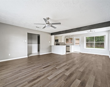7310 Kite Hill Drive - Photo Thumbnail 4