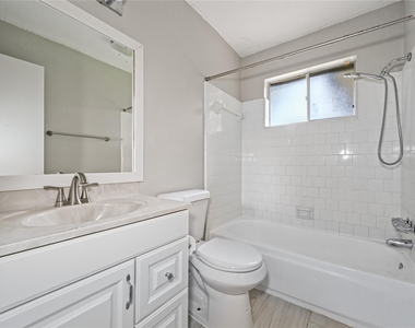 7310 Kite Hill Drive - Photo Thumbnail 11