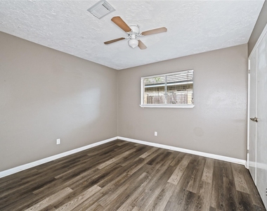 7310 Kite Hill Drive - Photo Thumbnail 10