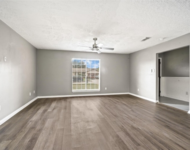 7310 Kite Hill Drive - Photo Thumbnail 6
