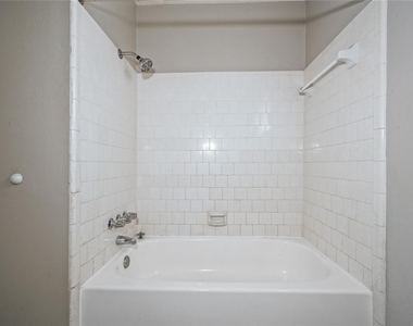 7310 Kite Hill Drive - Photo Thumbnail 17