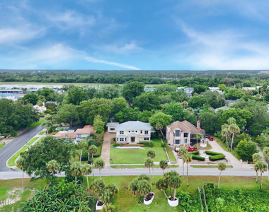 1613 N Indian River Drive - Photo Thumbnail 2