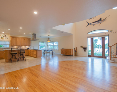 1613 N Indian River Drive - Photo Thumbnail 17