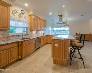 1613 N Indian River Drive - Photo Thumbnail 22