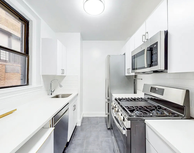 West 55 Street - Photo Thumbnail 3