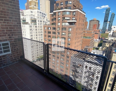 East 35 Street - Photo Thumbnail 4
