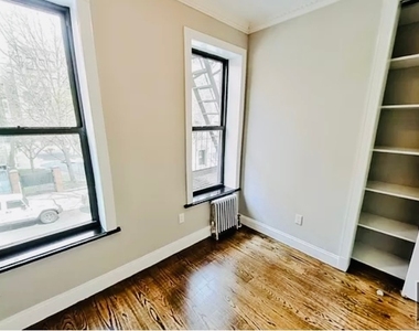 W 108th St - Photo Thumbnail 3