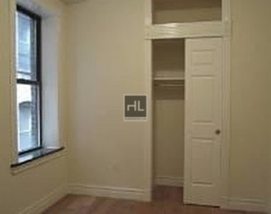 W 108th St - Photo Thumbnail 4