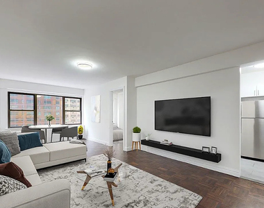 East 57 Street - Photo Thumbnail 2