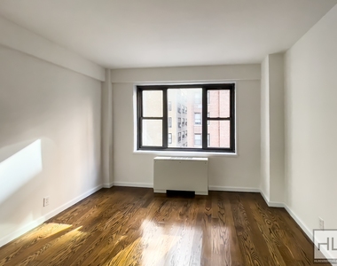 East 56 Street - Photo Thumbnail 3