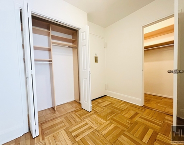 East 79th Street - Photo Thumbnail 3