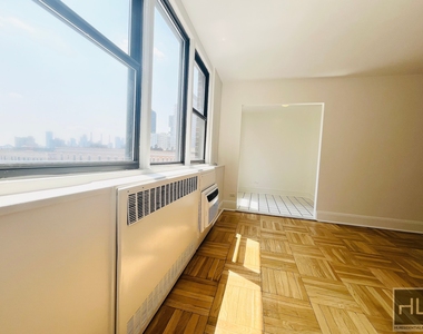East 79th Street - Photo Thumbnail 2