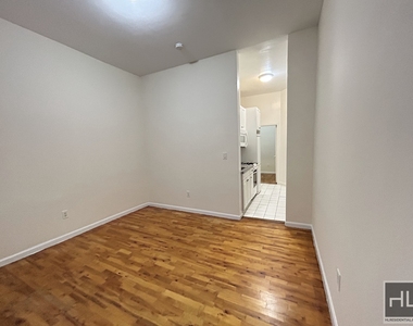 2 Avenue - Photo Thumbnail 1