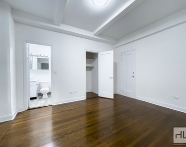 East 46 Street - Photo Thumbnail 3