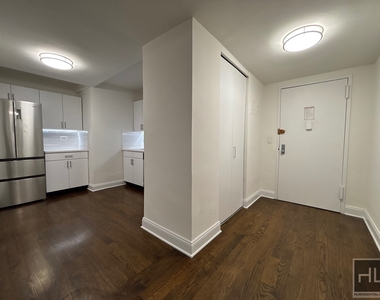 E 82 St - Photo Thumbnail 1
