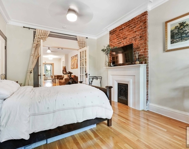 200 Saint Marks Avenue - Photo Thumbnail 2