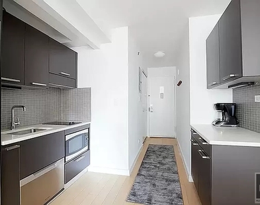 East 39th Street - Photo Thumbnail 2