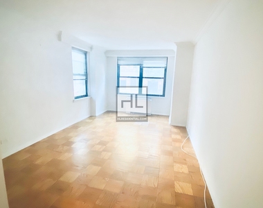 E 82 St - Photo Thumbnail 2