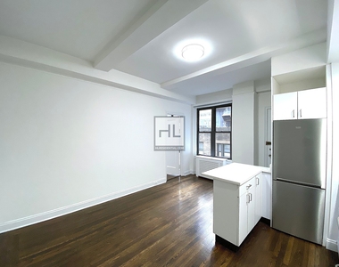 East 46 Street - Photo Thumbnail 1