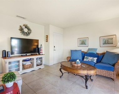 5191 Salmon Drive Se - Photo Thumbnail 3