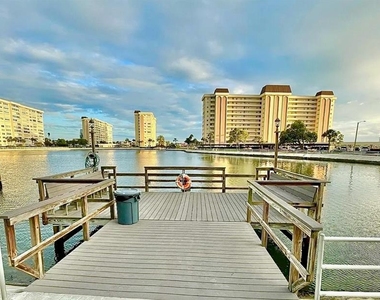 4575 Cove Circle - Photo Thumbnail 13