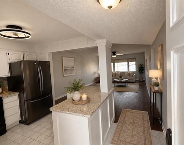 4575 Cove Circle - Photo Thumbnail 4