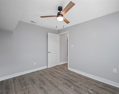 4908 N 15th Street - Photo Thumbnail 17