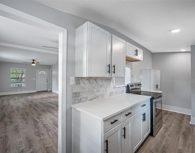 4908 N 15th Street - Photo Thumbnail 5