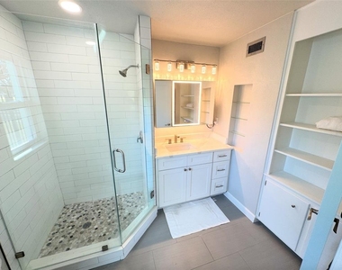 5813 26th Avenue N - Photo Thumbnail 10