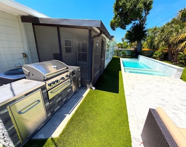 5813 26th Avenue N - Photo Thumbnail 7